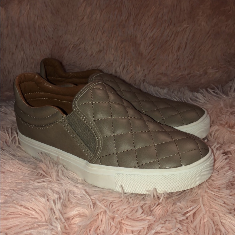 Steve Madden light brown Ellen slip ons